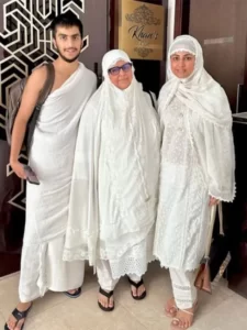 Hina Khan Performs Umrah in Mecca During Ramadan